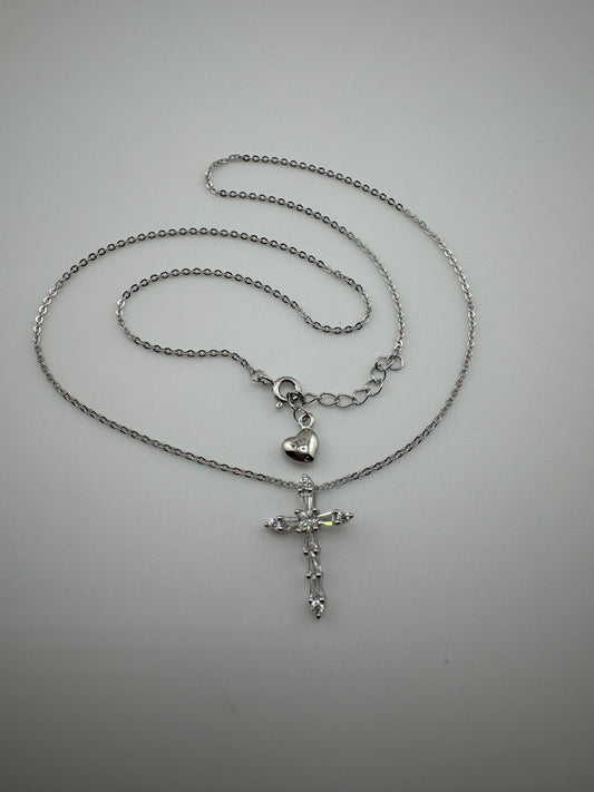 Adjustable Cross necklace 16” to 18in 925s Silver, collar de Cruz ajustable en plata 925.