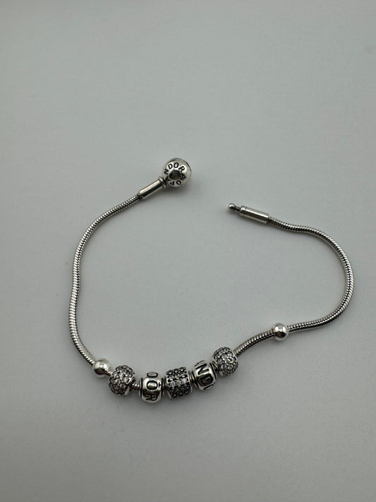 Pandoritas Bracelets 6 1/2 in can be for Girls or petite hand 925s Silver, pulsera de plata para Ninas o mano pequena.