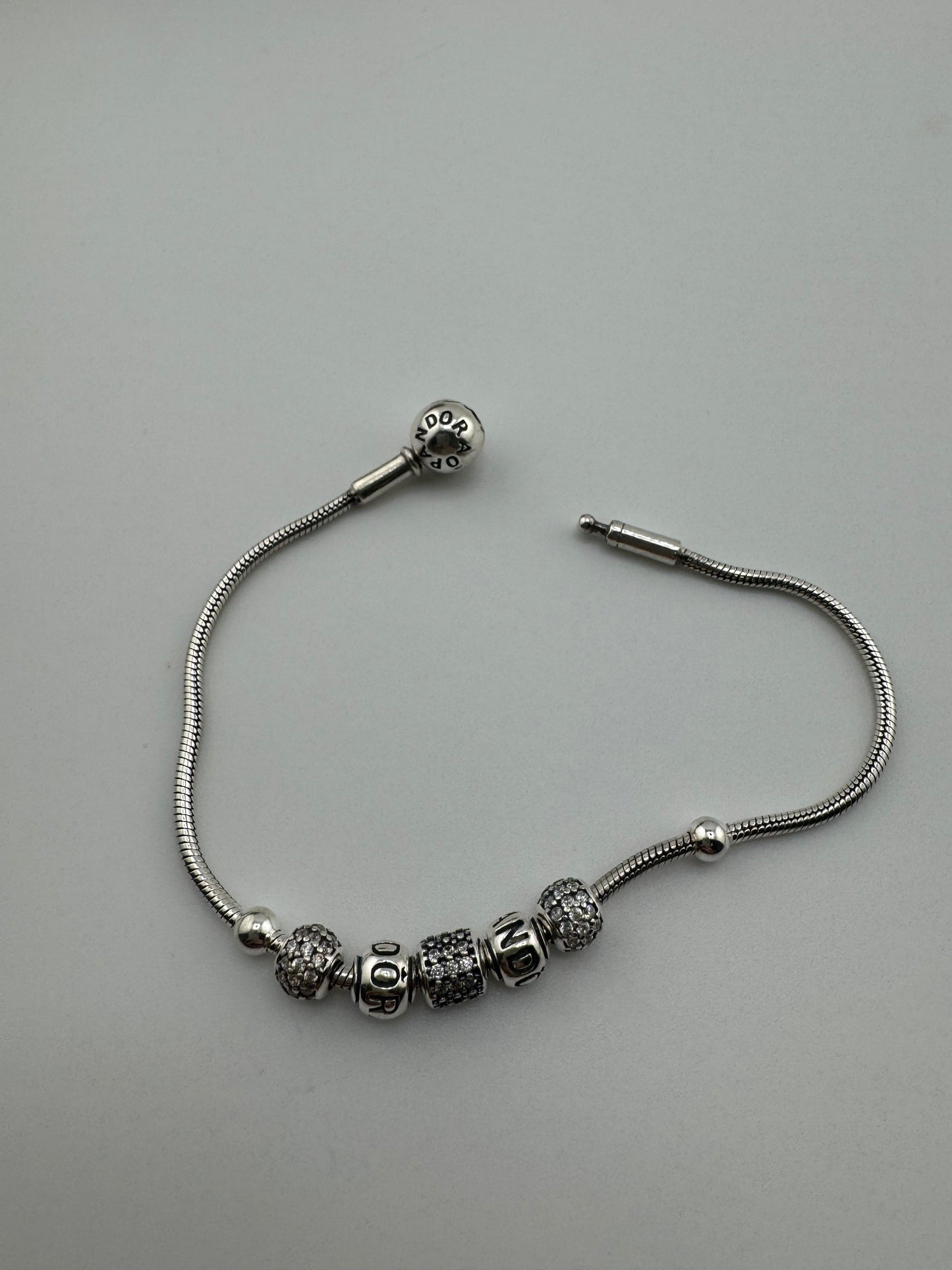 Pandoritas Bracelets 6 1/2 in can be for Girls or petite hand 925s Silver, pulsera de plata para Ninas o mano pequena.