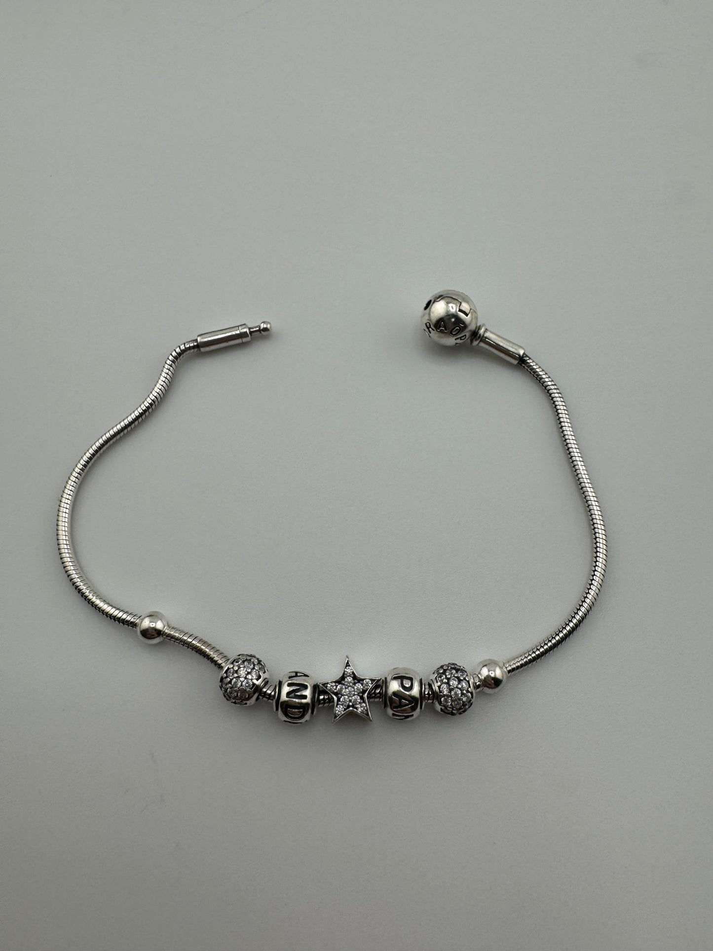 Pandoritas Bracelets 6 1/2 in can be for Girls or petite hand 925s Silver, pulsera de plata para Ninas o mano pequena.