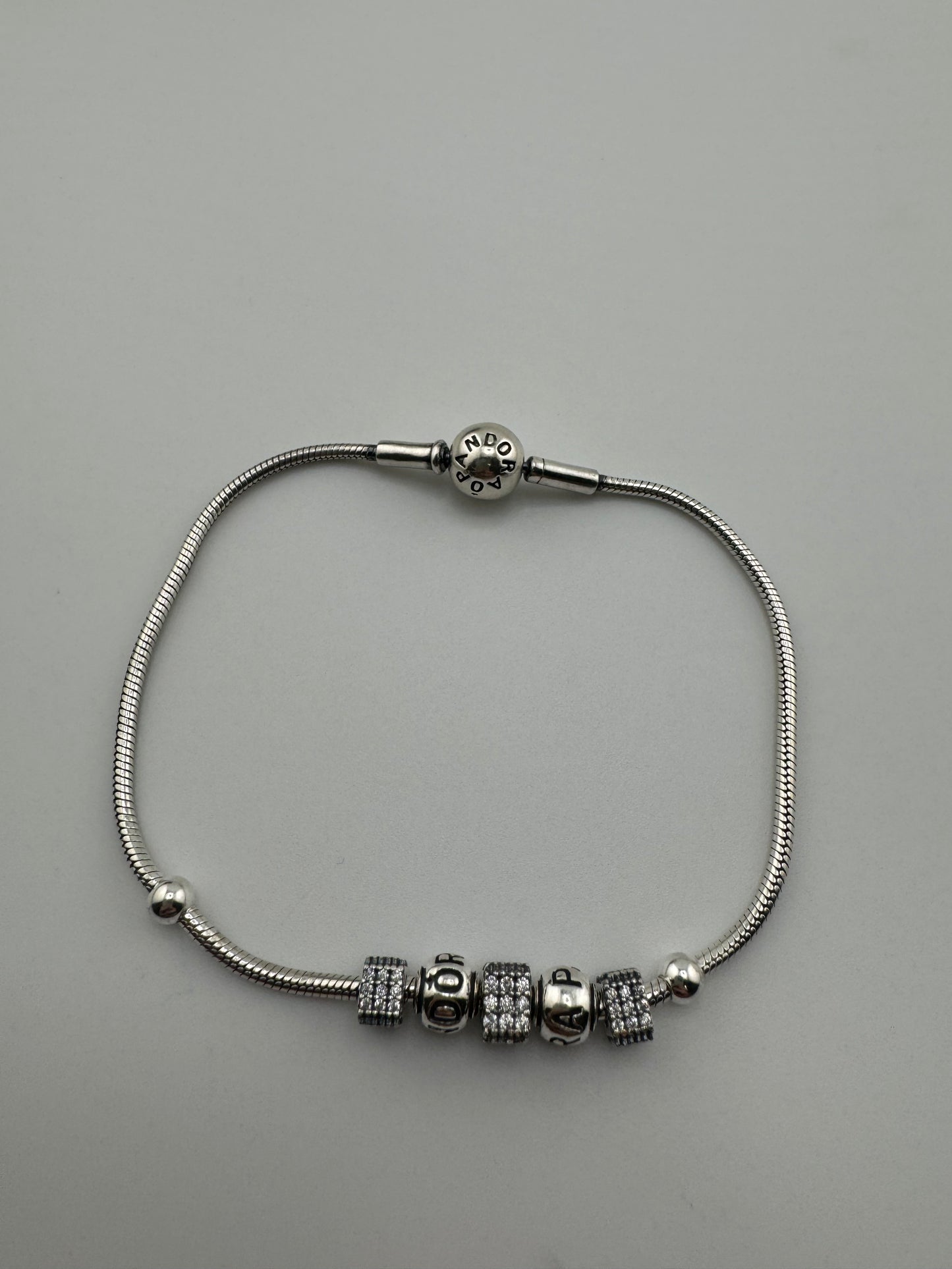 Pandoritas Bracelets 6 1/2 in can be for Girls or petite hand 925s Silver, pulsera de plata para Ninas o mano pequena.