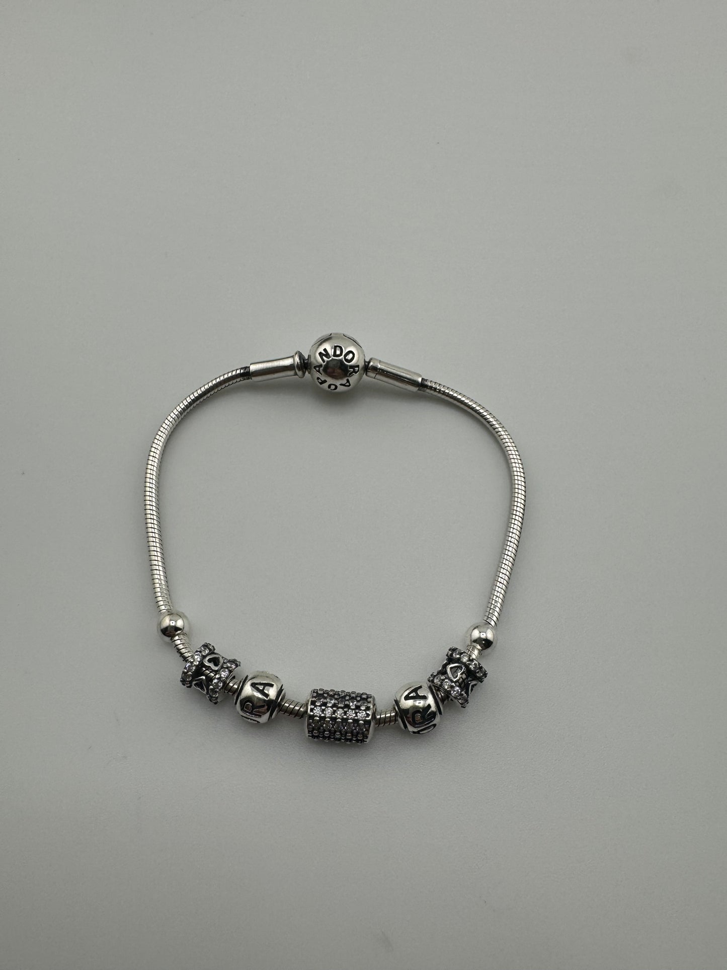 Pandoritas Bracelets 6 1/2 in can be for Girls or petite hand 925s Silver, pulsera de plata para Ninas o mano pequena.