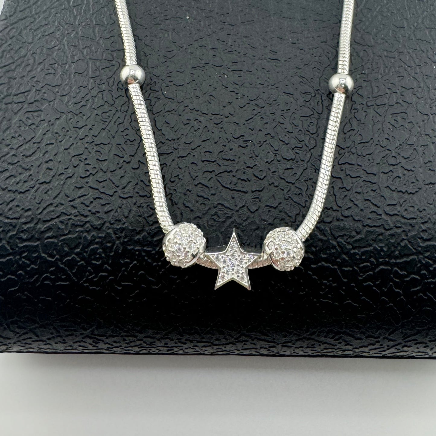 Pandoris Snake Chain Necklace with star charms, Cadena/Collar con Charms incluido