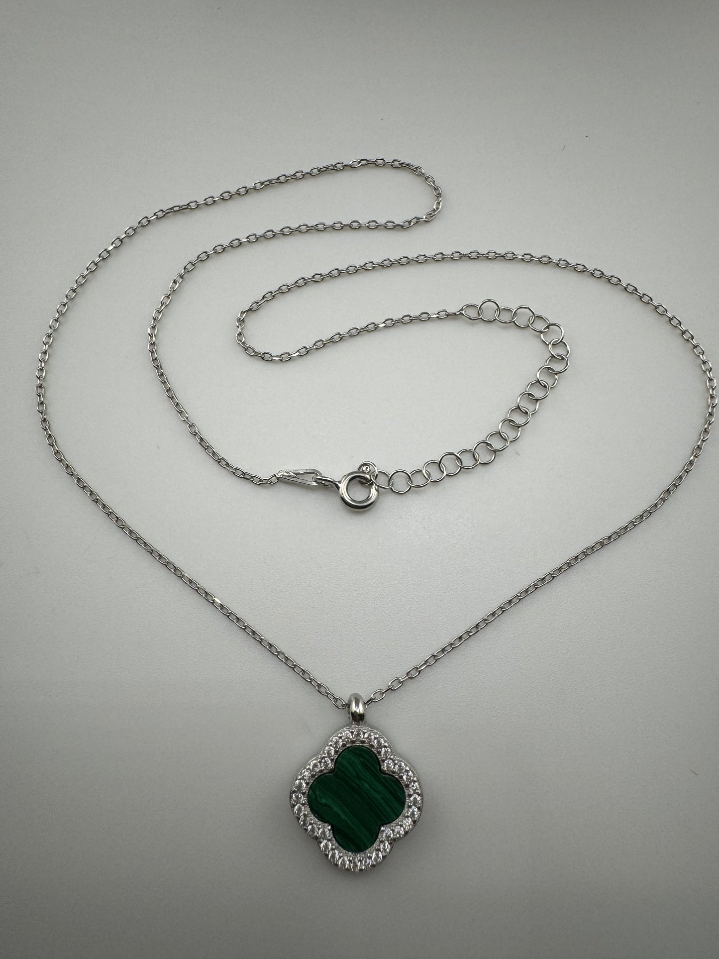 Clover Necklace Black, Green and white 925s Silver, collar Clover en verde, Negro y verde plata 925 cadena